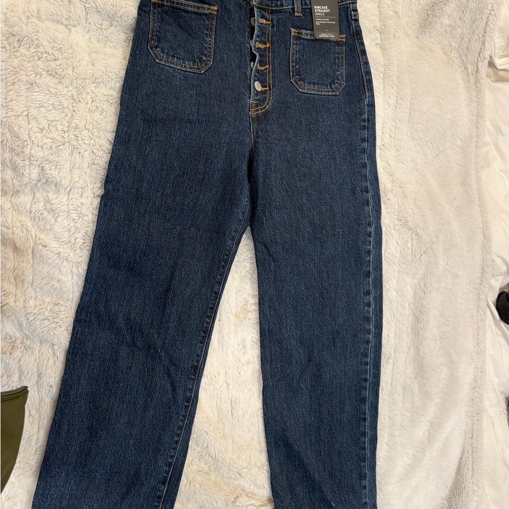 Women's ribcage straight ankle Levi denim 28x29 never worn tags on